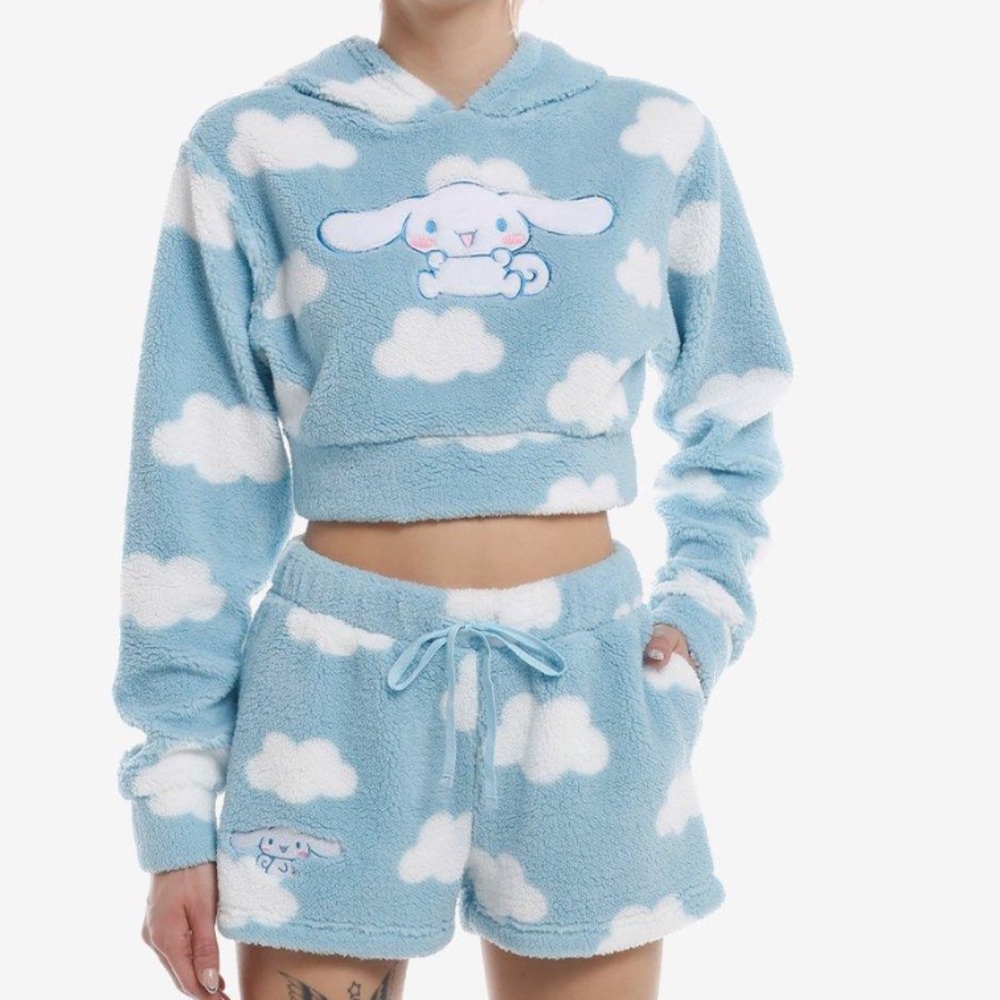 Cinnamoroll Cloud Fuzzy Lounge Set Hot Topic Sanrio‎ Hello Kitty